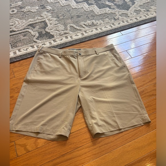 Greg Normal Khaki Play Dry Shorts Men’s size 42 - Picture 1 of 4